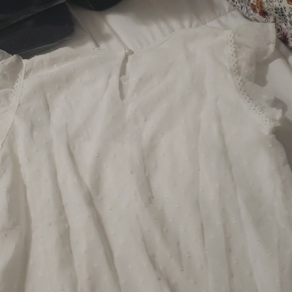 ♥️New Boutique polka dot top - Picture 10 of 10